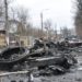 Від початку окупації Бучі біля церкви поховали 67 людей (відео)