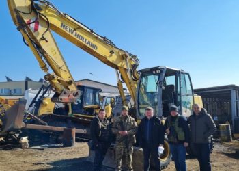 Уродженець Буковини передав українській армії колісний екскаватор