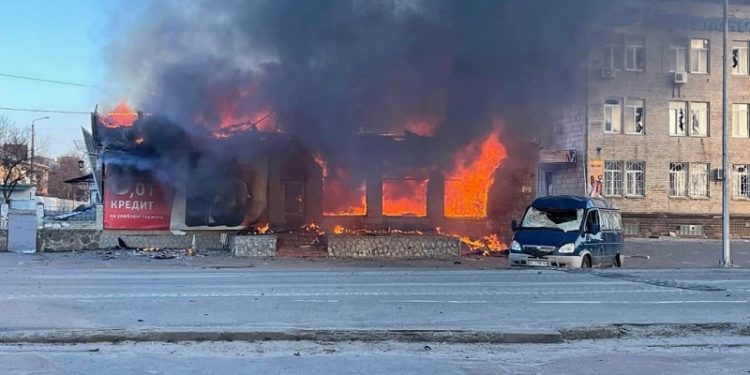 Російські війська обстріляли Макарів, є загиблі