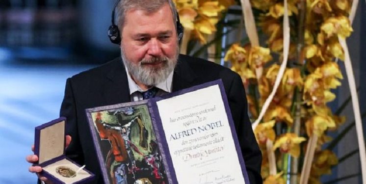 Головний редактор російської “Нової газети” готовий продати нобелівську медаль миру, щоб допомогти біженцям з України