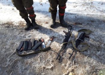 На Донеччині затримали двох окупантів, які застрягли в болоті