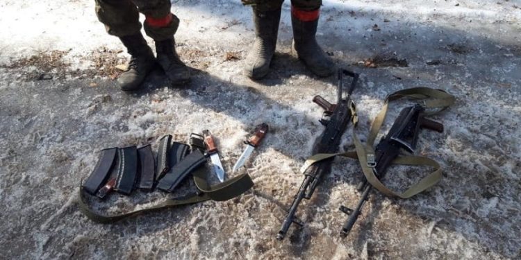 На Донеччині затримали двох окупантів, які застрягли в болоті