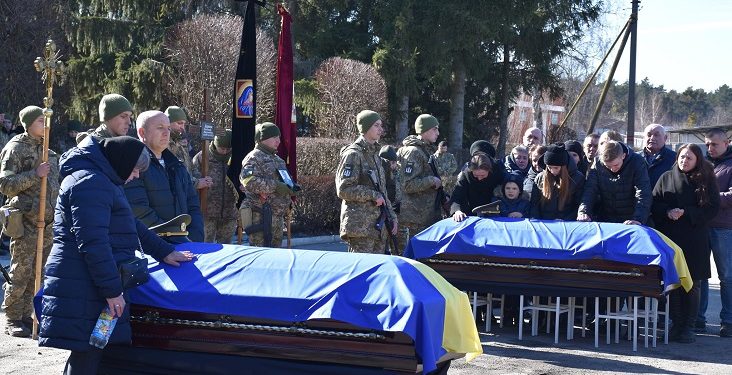 У Бродах попрощалися з екіпажем Мі-24, котрий збили окупанти в бою під Броварами (фото)