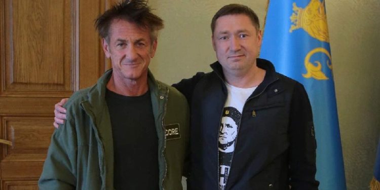 Голлівудський актор Шон Пенн приїхав до Львова,аби допомагати вимушеним переселенцям (відео)