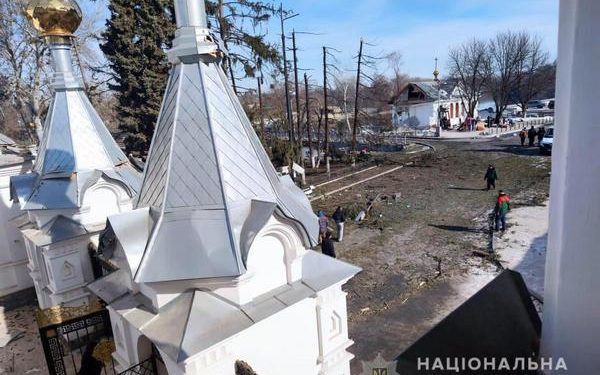 Окупанти завдали удару по Святогірській Лаврі, де ховалися біженці (фото)