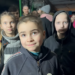 Українські військові показали дітей, які ховаються у підвалах “Азовсталі” і майже два місяці не бачили сонця (відео)