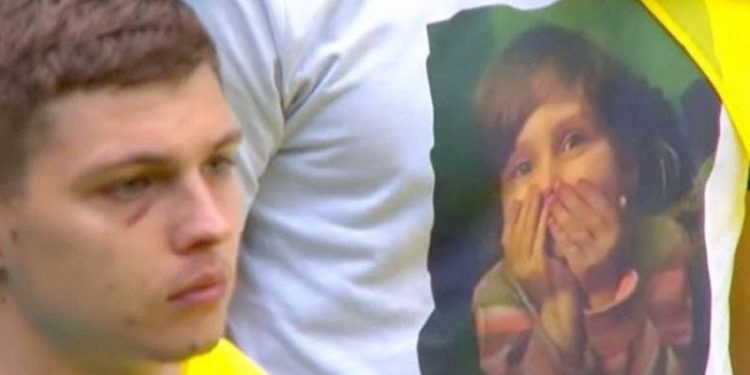 Гравці ФК «Шахтар» вийшли на благодійний матч у футболках із зображенням 4-річної Аліси з Маріуполя (фото)