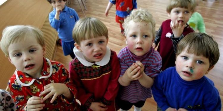 Росія зробила бізнес на усиновленні евакуйованих із Донбасу дітей-сиріт