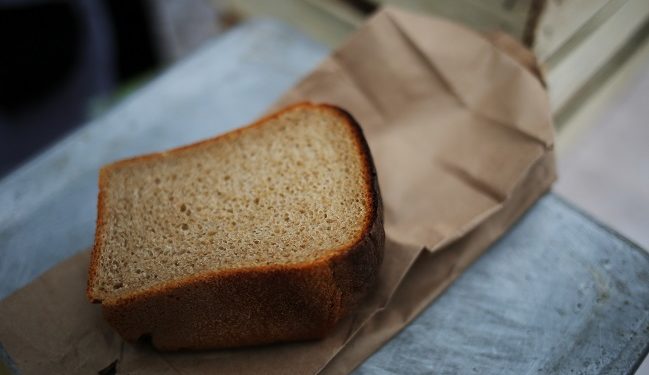 По буханці на родину: відсьогодні у Миколаєві роздаватимуть хліб