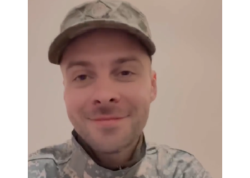 Співак Макс Барських вступив до лав ЗСУ і відбув на навчання