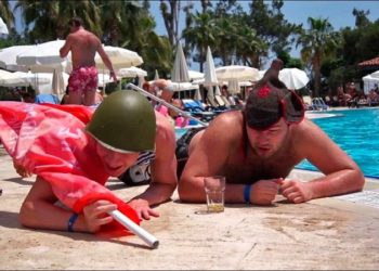 У турків вимагають виселити росіян з готелів та скасувати їх бронювання