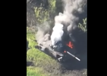 Січеславські бійці показали, як після удару Javelin танк рашистів перетворився на палаючий металобрухт (відео)