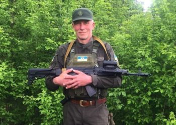 Відомий за роботою в кіно український каскадер змінив шаблю й шаровари на автомат (фото, відео)