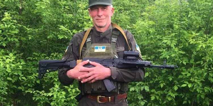 Відомий за роботою в кіно український каскадер змінив шаблю й шаровари на автомат (фото, відео)