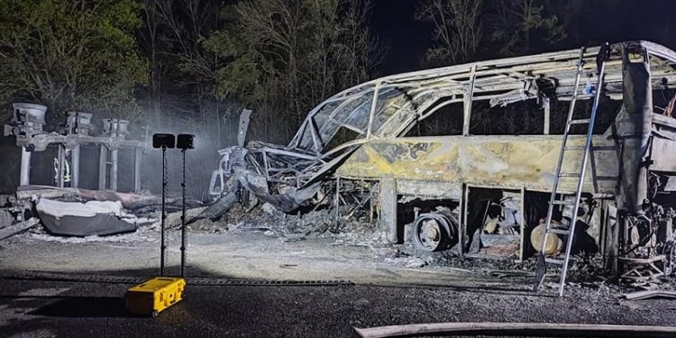 Під Радивиловом автобус, що здійснює міжнародні перевезення, зіткнувся з бензовозом, 16 загиблих (фото, відео)