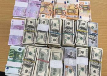 На двох BMW українці везли в Румунію 33 мільйони готівкою (фото)