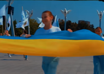 Українські зірки переспівали “Місця щасливих людей” Скрябіна, згадавши про Маріуполь, Харків, Ірпінь (відео)