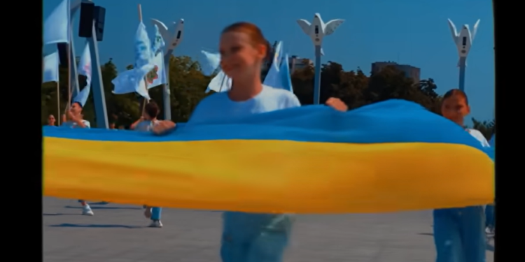 Українські зірки переспівали “Місця щасливих людей” Скрябіна, згадавши про Маріуполь, Харків, Ірпінь (відео)