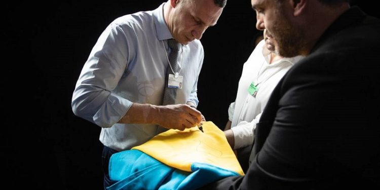 Кличко взяв участь у відкритті Всесвітнього економічного форуму в Давосі та зустрівся з українськими біженцями