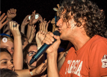 За футболку Кузьми Скрябіна на аукціоні виручили понад 250 тис. грн