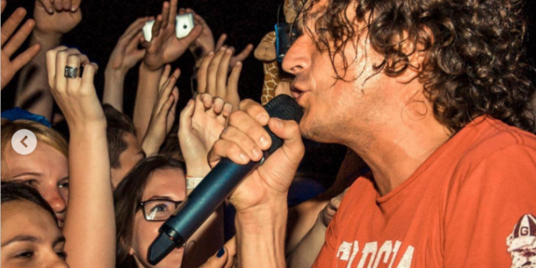 За футболку Кузьми Скрябіна на аукціоні виручили понад 250 тис. грн