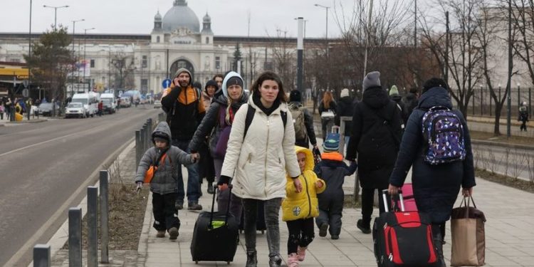 Майже половина переселенців на Львівщині спілкуються лише російською, – соцопитування