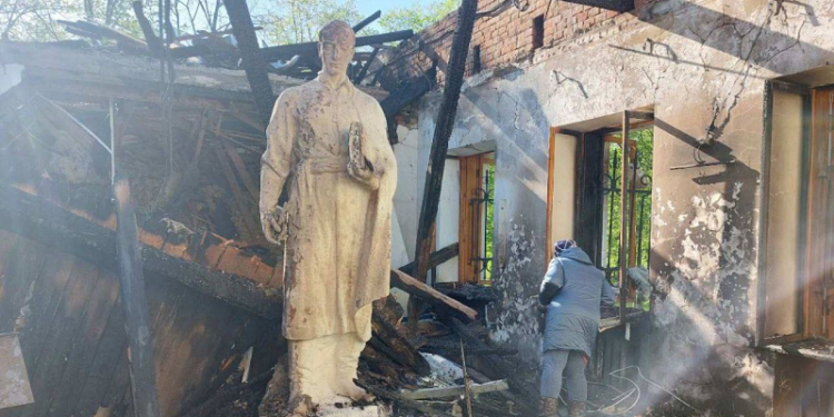 Директорка зруйнованого рашистами музею Сковороди розповіла про наслідки влучання ракети (фото, відео)