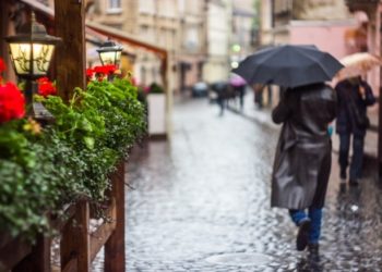 Сьогодні в Україні різко похолодає: температура впаде до +14°