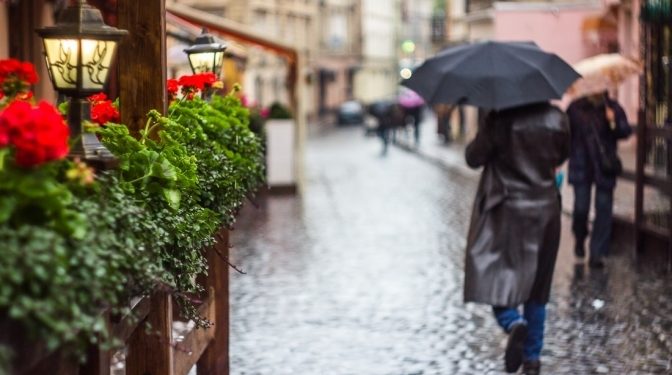 Сьогодні в Україні різко похолодає: температура впаде до +14°