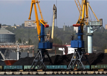 Україна через війну офіційно закриває 4 морські порти