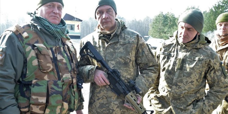 Керівник 103-ї бригади своїм підписом перетворив бійців тероборони на десантників, – львівський журналіст