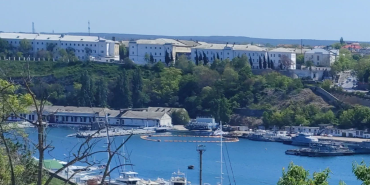 Росія вивела в море всі підводні човни з Севастополя