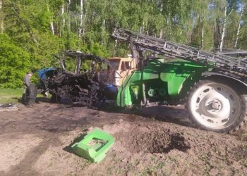 На Чернігівщина під час польових робіт трактор наїхав на міну, тракторист загинув (фото)