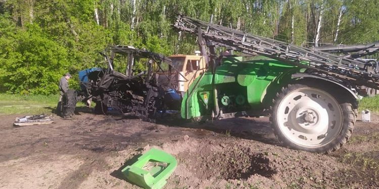 На Чернігівщина під час польових робіт трактор наїхав на міну, тракторист загинув (фото)
