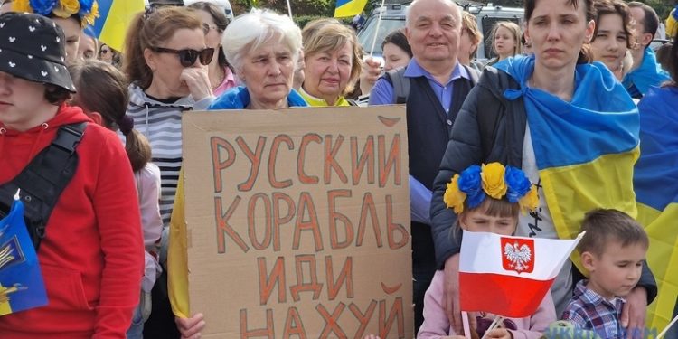 У Варшаві провели акцію “Росія, йди на х..” (фото, відео)