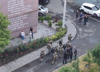 У Дніпрі неадекват з вікна кинув гранату у двір, де гралися діти (фото, відео)