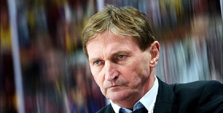 Президент Федерації хокею Чехії: «Українці їздять на автомобілях найрозкішніших марок. Чому вони тут, а не вдома на війні?»