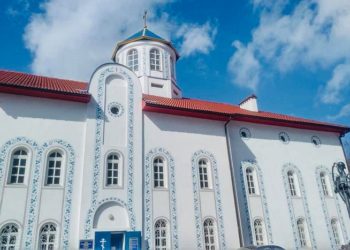 Росіяни спалили всі книги з бібліотеки храму Петра Могили в окупованому Маріуполі