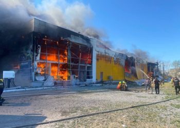 У ТЦ Кременчука, по якому вдарили рашисти, було близько 1000 людей (фото, відео)