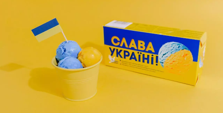 У Латвії випустили морозиво «Слава Україні» у синьо-жовтих кольорах
