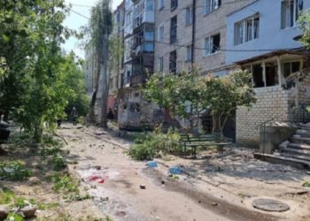 Під час ранкового обстрілу Миколаєва рашисти влучили у багатоповерхівку, наразі відомо про 2 загиблих