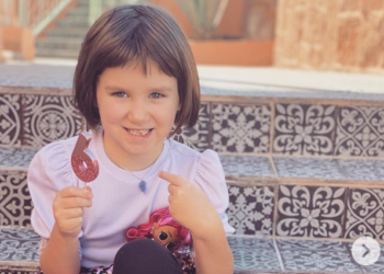 Внучка Ніни Матвієнко вперше пішла до школи у Британії (фото)