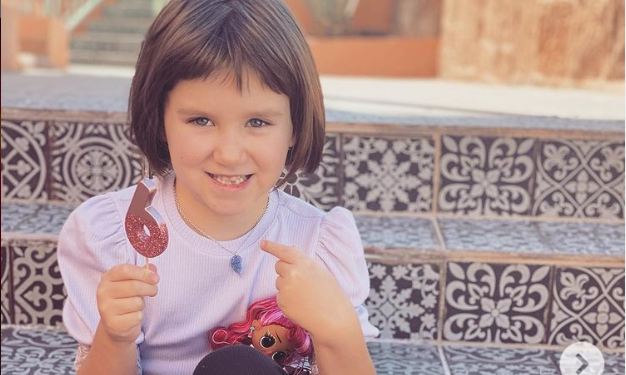 Внучка Ніни Матвієнко вперше пішла до школи у Британії (фото)