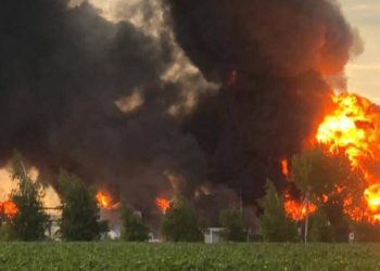 На Дніпропетровщині рятувальники 108 годин гасили нафтобазу, яка спалахнула через ракетну атаку РФ