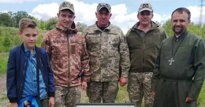 10-річний Остап із Шепетівки назбирав $300 і придбав портативний зарядний пристрій для ЗСУ
