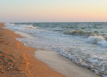 Пляжі Одеси та області залишаються закритими для відпочивальників, – ДСНС