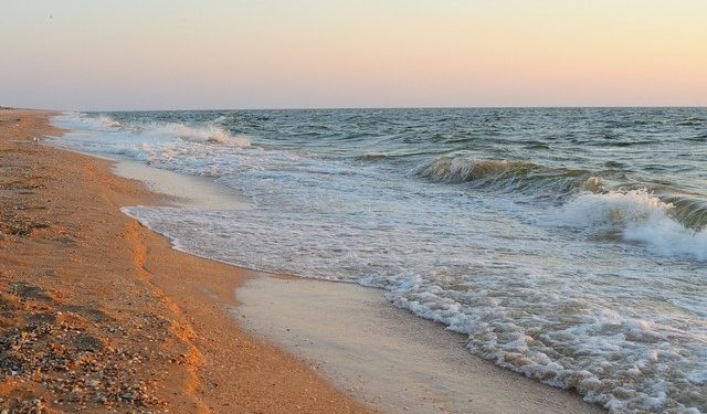 Пляжі Одеси та області залишаються закритими для відпочивальників, – ДСНС