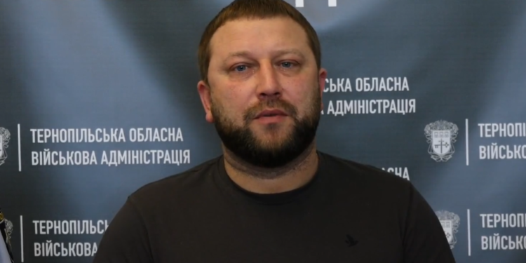 Росія вдарила по Чорткову чотирма ракетами, зруйновано багатоповерхівки, влада каже про 22 постраждалих (відео)