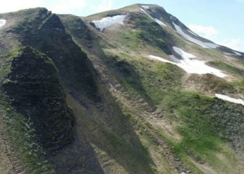 На Закарпатті 30-річний чоловік зірвався з гори і вижив (фото)