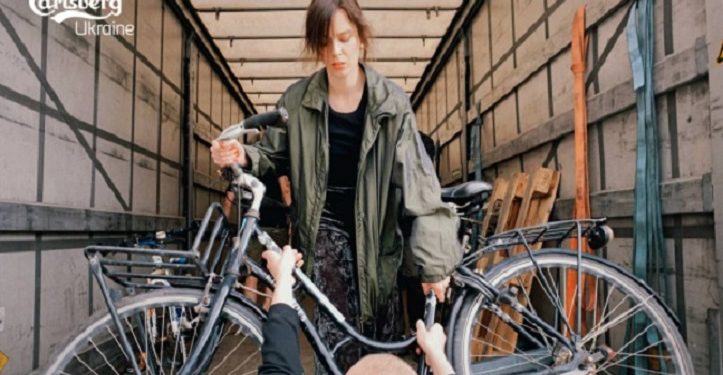 Carlsberg Ukraine спільно з данським проєктом Bikes4Ukraine забезпечує велосипедами переселенців у Львові